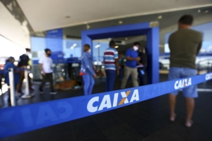 Caixa paga auxílio de R$ 300 para beneficiários do Bolsa Família