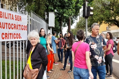 Professores de Artes protestam contra fim da disciplina no Paraná