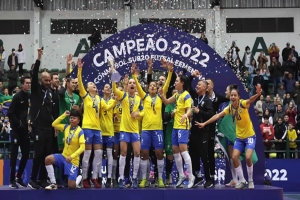 Atletas de Londrina são campeãs sul-americanas de futsal com o Brasil