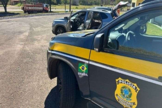 Vítima de sequestro relâmpago pula de carro em frente à PRF em Ibiporã e se salva