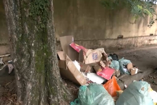 Problema de Lixo Preocupa Moradores da Rua Santa Cruz e Pede Ação Imediata