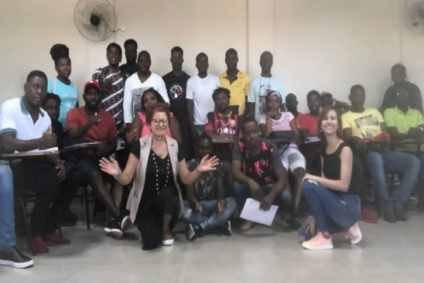 UEL oferece curso de português para integração social de refugiados