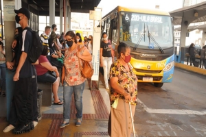 Mulheres e idosos poderão descer de ônibus fora dos pontos das 21h às 5h