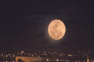 SuperLua proporciona espetáculo no céu de Londrina