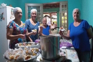 Aposentada de Londrina promove festa para crianças no União da Vitória e pede doações