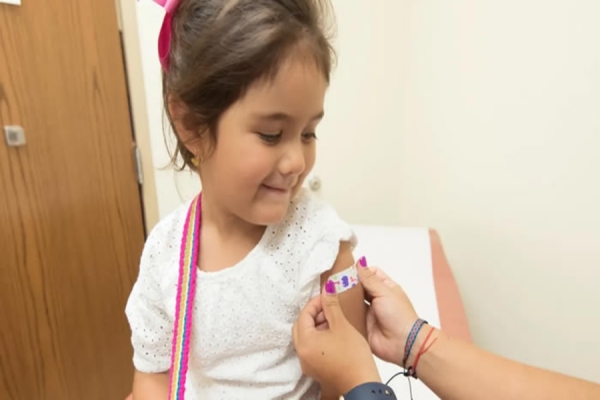 Londrina vacina primeiras crianças de 3 e 4 anos contra covid-19