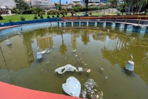 Chafariz da praça Rocha Pombo, no Centro de Londrina, está abandonado