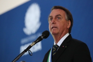 Bolsonaro veta PL que dispensa carência do INSS para novas doenças