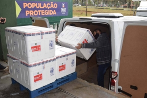 Paraná recebe mais 182 mil doses de vacinas contra a Covid-19 nesta segunda