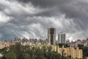 Tempo chuvoso deve seguir até sexta-feira em Londrina e região