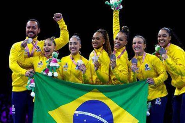Brasil conquista prata histórica por equipes no Mundial de Ginástica