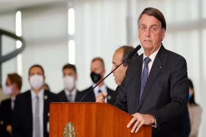 Bolsonaro prorroga auxílio emergencial com 4 parcelas de  R$ 300