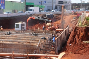 Obra da trincheira na Rio Branco com Leste-Oeste inicia nova etapa