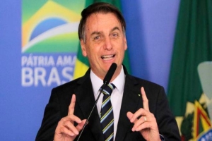 Bolsonaro viaja ao Guarujá para passar o feriado do Ano Novo