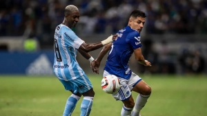 Goleiro falha e Londrina perde para o Cruzeiro no Brasileiro da Série B