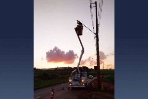 Prefeitura inicia instalação de luzes de LED na Estrada das Três Figueiras