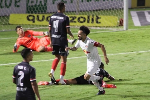 Brasileiro: Bragantino tem noite perfeita e goleia líder São Paulo