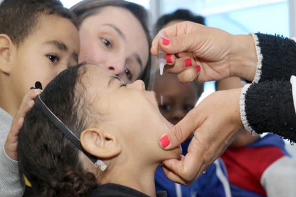 Londrina: cobertura vacinal contra pólio sobe para 35%, mas meta é 95%