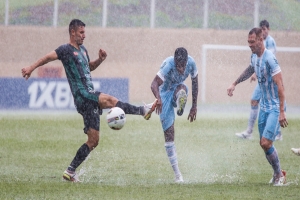 Londrina e Maringá empatam em jogo paralisado pela chuva