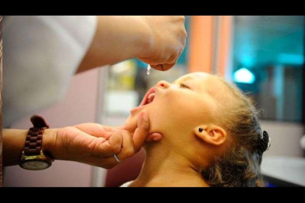 Campanha de vacinação contra a poliomielite começa na segunda no Paraná