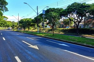 Primeira fase do recape asfáltico na Avenida Dez de Dezembro é concluído