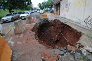 Recuperação de estragos da chuva em Londrina pode durar 15 dias