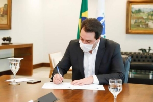 Novo decreto amplia toque de recolher e muda regra aos domingos no Paraná