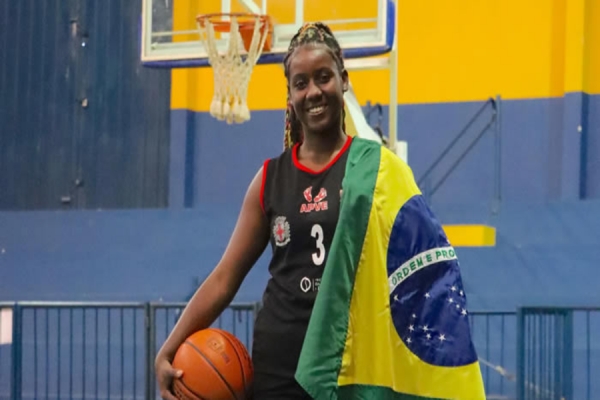 Atleta de Londrina é convocada para Seleção Brasileira de Basquete