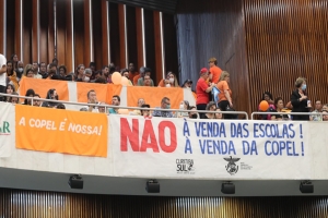 Com urgência, deputados aprovam entrega da Copel para acionistas