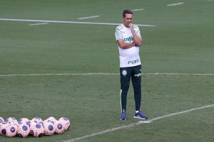 Terceira derrota consecutiva pesa, e Palmeiras demite Luxemburgo