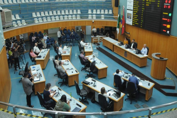 Câmara de Londrina aprova projeto que eleva salários de vereadores