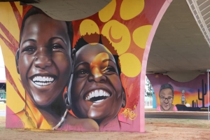 Viaduto ganha arte sobre diversidade étnica e cultural de Londrina