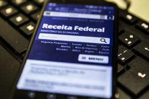 Receita Federal paga hoje lote residual de restituições do IRPF 2021