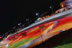 Monumentos de Londrina trocam de cor para marcar Dezembro Vermelho