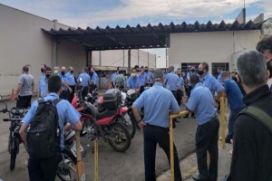 Trabalhadores do transporte coletivo fazem paralisação em Londrina