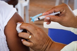 Saúde libera vacinação contra a Covid-19 para idosos com 65 anos em Londrina