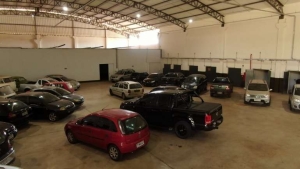 Pátio da CMTU abriga quase 900 veículos com irregularidades em Londrina