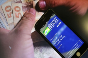 Caixa credita R$ 1,3 bi de auxílio para nascidos em novembro