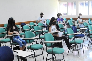 UEL tem vagas abertas para portador de diploma de curso superior