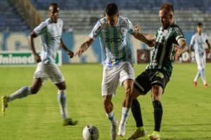 Londrina perde para o Coritiba e empaca no Paranaense