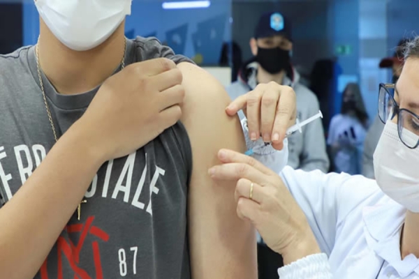 Cambé promove ‘Dia D de Vacinação’ contra covid e gripe neste sábado