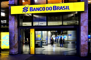 Bancos retomam atendimento nesta quarta-feira