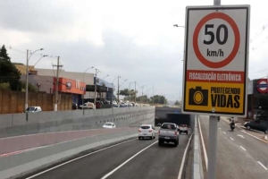 Radares são instalados para teste na trincheira da avenida Leste-Oeste