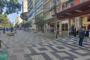 Comércio de rua de Londrina vai atender em novo horário a partir desta terça