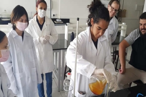 Alunas de Assaí criam biocombustível para transporte escolar