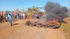 Comunidade Eli Vive reclama de estradas em protesto na Prefeitura de Londrina