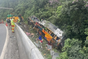 Acidente com ônibus na BR-376 em Guaratuba deixa 19 mortos e 33 feridos, diz PM