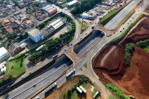 Viaduto da Bratislava é liberado para o tráfego em Cambé