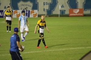 Com pênalti perdido, Londrina e Criciúma empatam sem gols na estreia pela Série C do Brasileiro