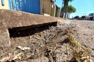 Mais de 700 bueiros aguardam limpeza em Londrina; serviço é terceirizado desde 2019